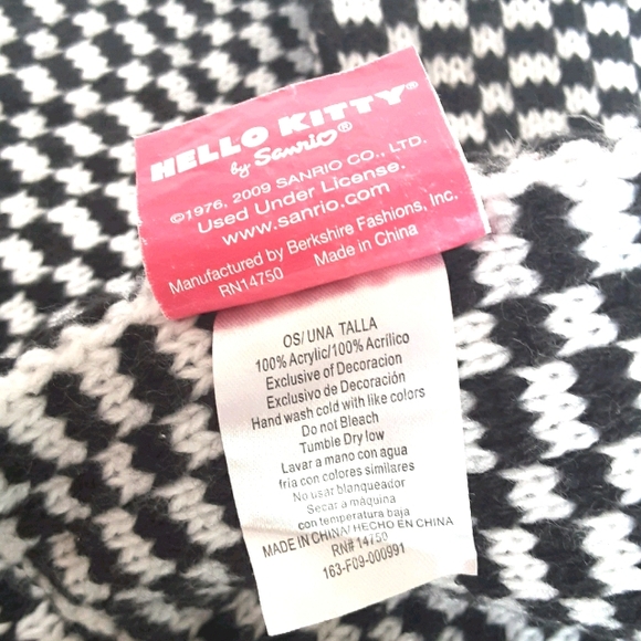 EUC SANRIO HELLO KITTY Knit scarf - Picture 5 of 6
